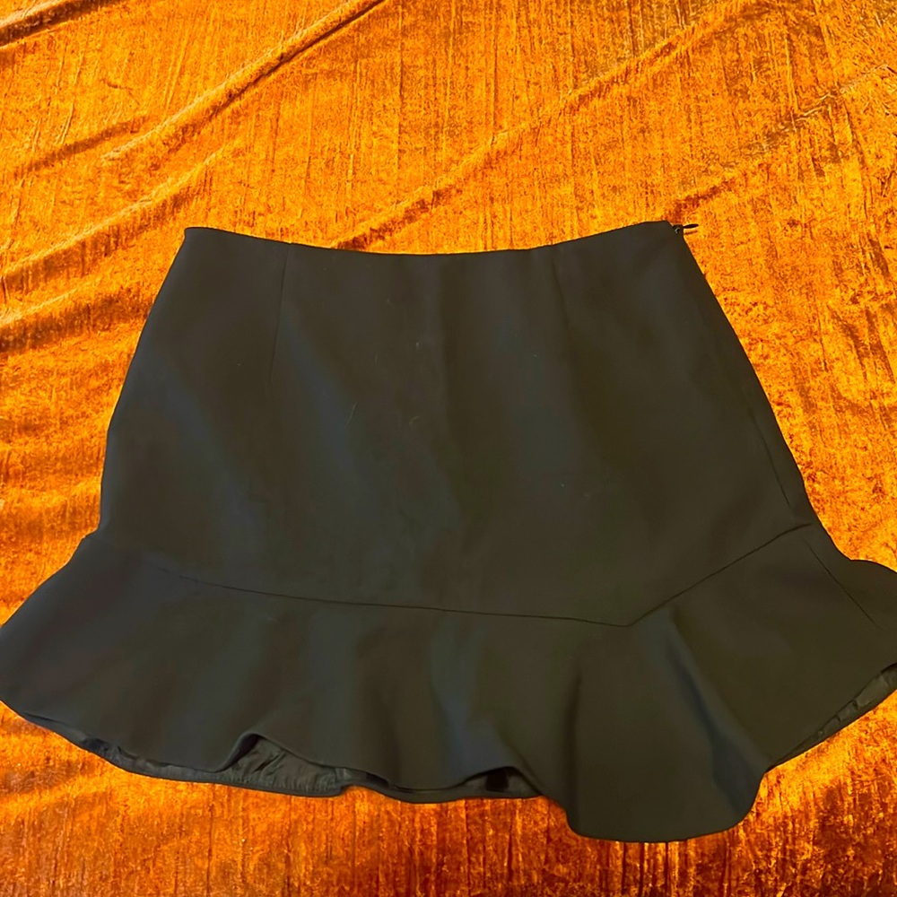Black basic skirt